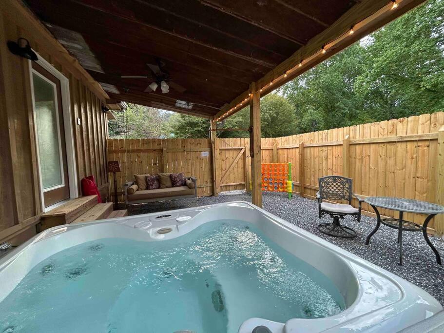 Blissful Nook Tiny Home ~ Cozy Retreat W/ Hot Tub; Near Town And Deep Creek Брайсон-Сити Экстерьер фото