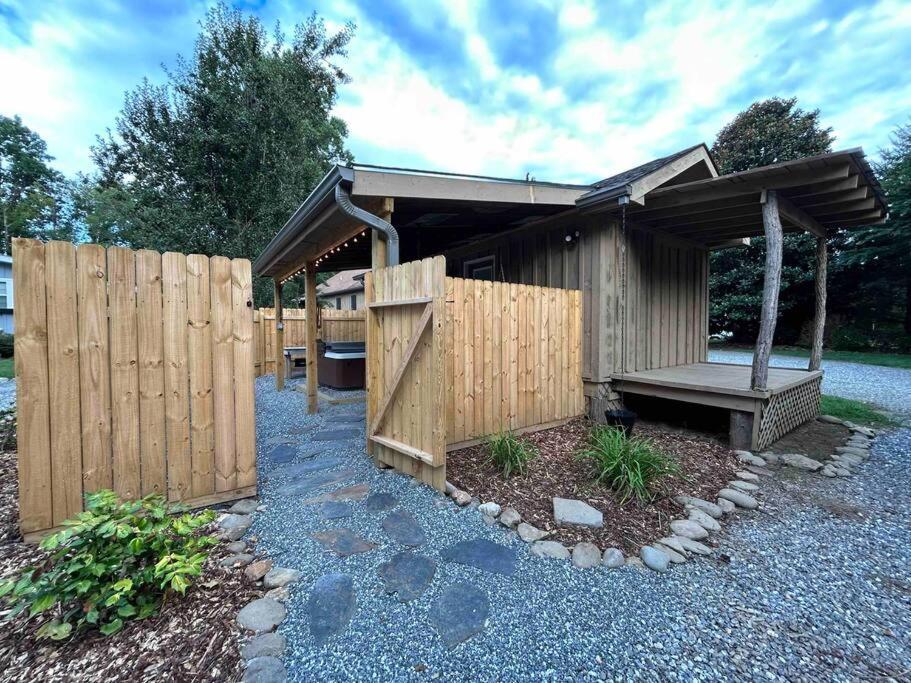 Blissful Nook Tiny Home ~ Cozy Retreat W/ Hot Tub; Near Town And Deep Creek Брайсон-Сити Экстерьер фото